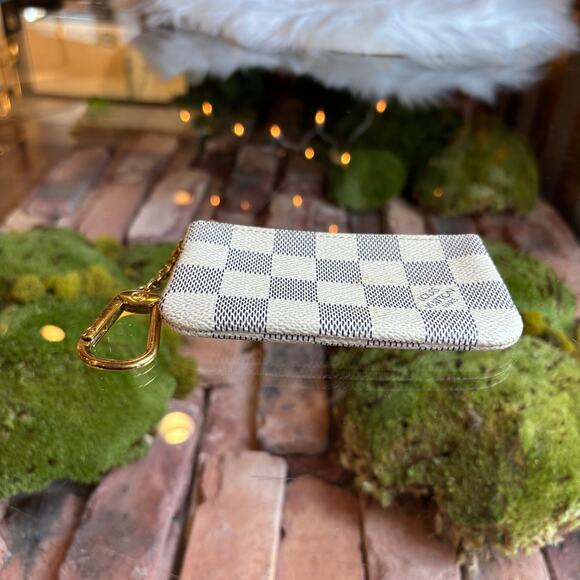 LOUIS VUITTON Damier Azur Pochette Cles - Picture 4 of 8